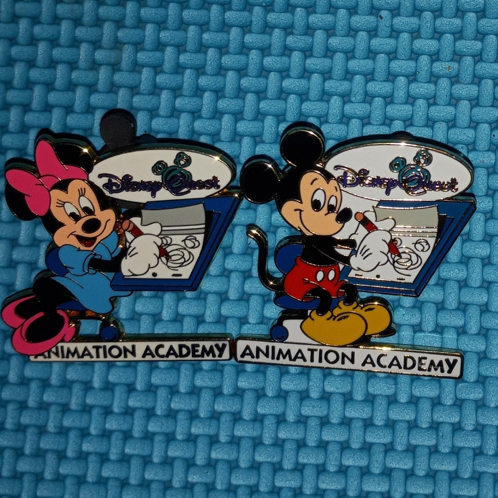 Disney mickey and minnie pin